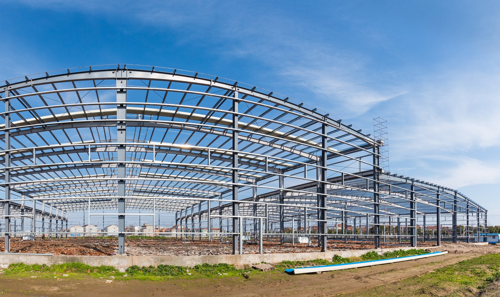 Wide-span industrial steel frame